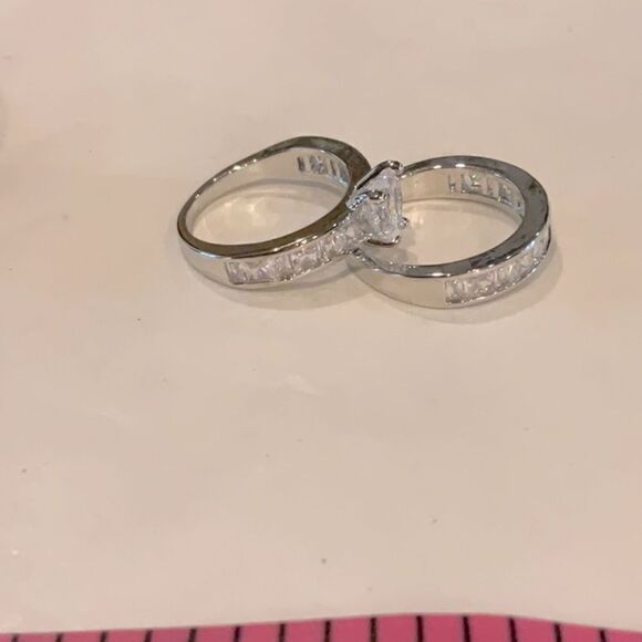 Gorgeous Wedding Ring Set - Picture 4 of 4